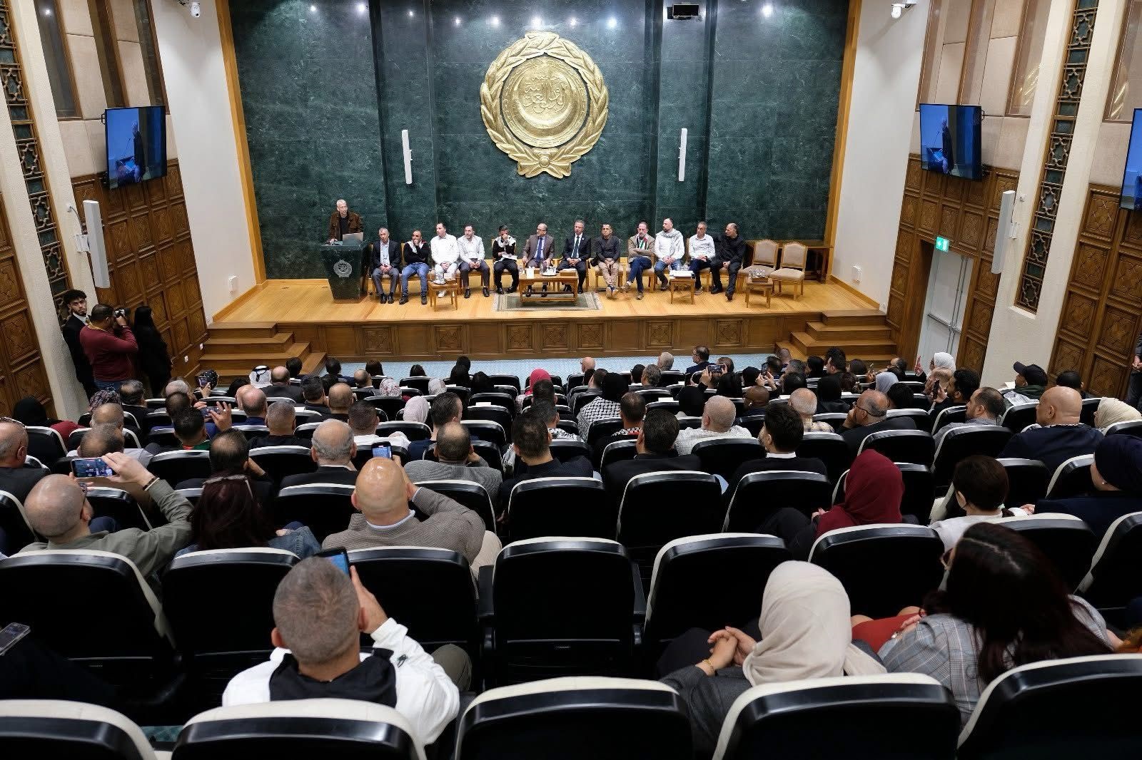 جانب من الندوة